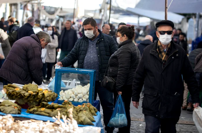 
    Masca de protecție a fost purtată pentru prima oră în scopuri medicale acum 123 de aniFoto: EPA-EFE  