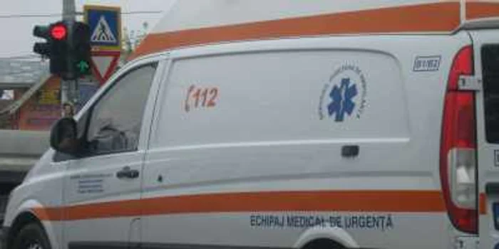 Răniţii au fost transportaţi cu ambulanţa la spital