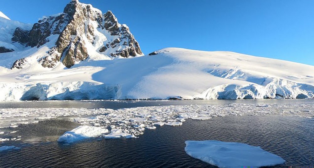 Cercetătorii au forat o carotă de gheață din Antarctica și descoperirea i-a alarmat: „Dacă va începe să se retragă, o va face foarte repede“