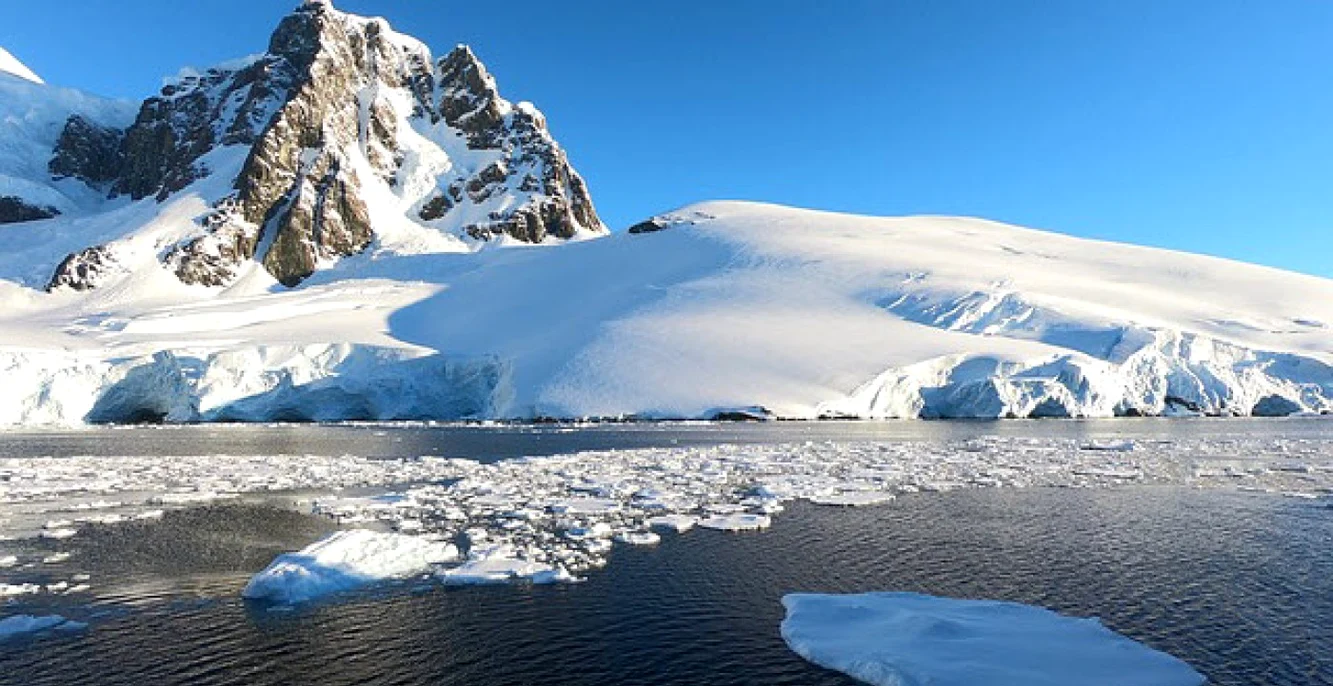 Antarctica, un tertoriu complet alb FOTO Facebook