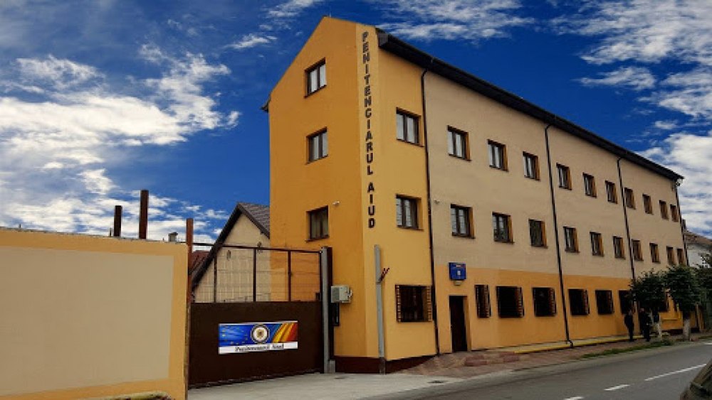A evadat din arestul la domiciliu pentru a se întâlni cu prietenii la o bere. Aventura l-a costat un an de libertate
