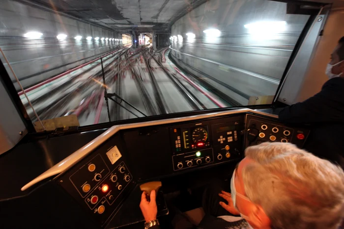 Reporterul Click! a fotografiat tunelul din cabina mecanicilor