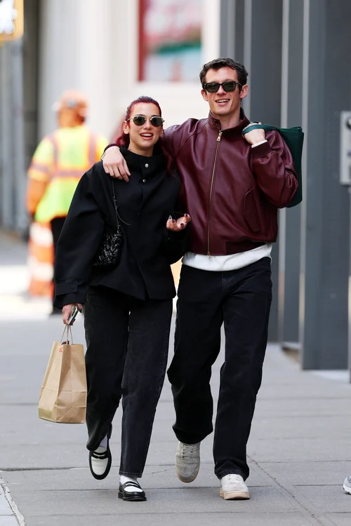 Dua se iubeşte  cu Callum Turner