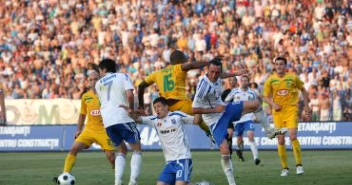 Craiova: Universitatea intră de astăzi în focuri