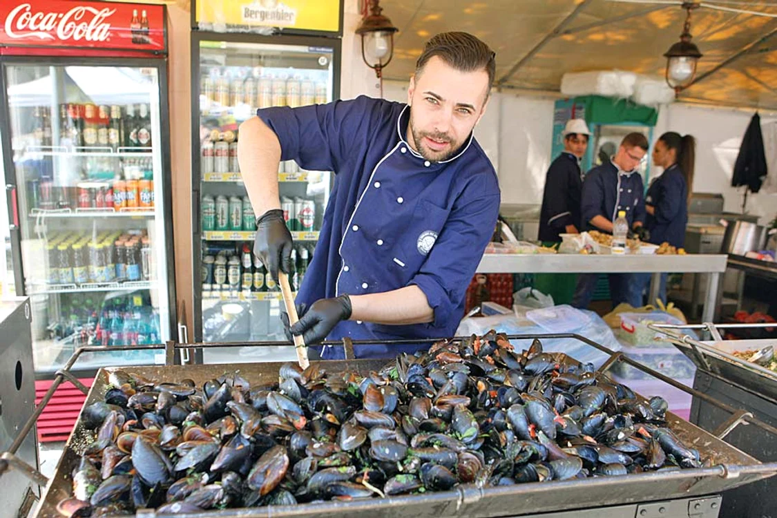 Mihai este omul cu scoicile