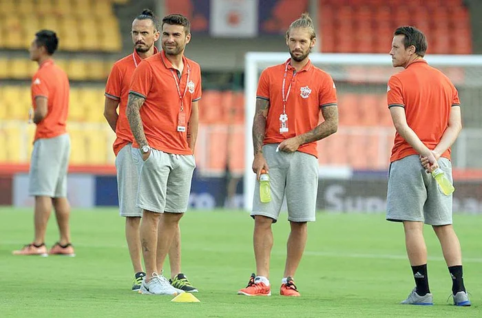 Mutu se plimbă prin India cu mâinile în buzunare