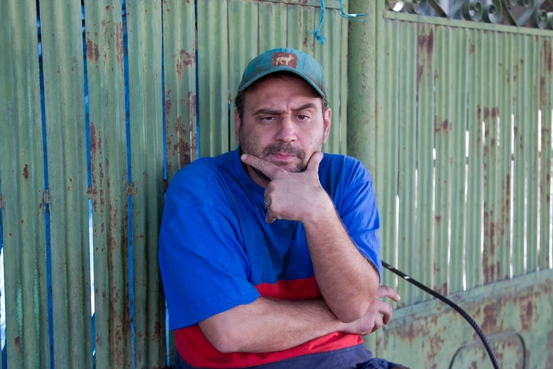 Adrian Văncică, în rolul beţivului Celentano din „Las Fierbinţi“ FOTO Pro TV