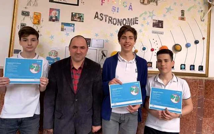 La acest „chalange” fără premii au participat mii de echipe din toate lumea, iar Agenţia Spaţială Europeană a selectat doar câteva aplicaţii pentru a le rula la bordul Staţiei Spaţiale Internaţionale.