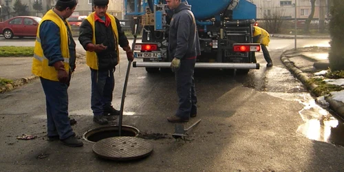 Lucrătorii Aquabis au intervenit azi la ora 10.00 pe strada Crişan