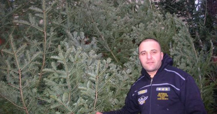 Marian Copae este sigur că-şi va vinde marfa deoarece a primit comenzi pentru brazi