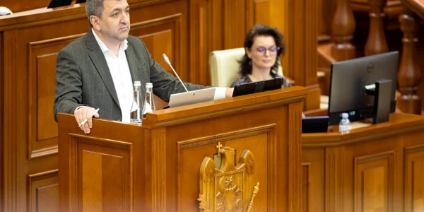 Lilian Carp Parlament Chisinau jpeg