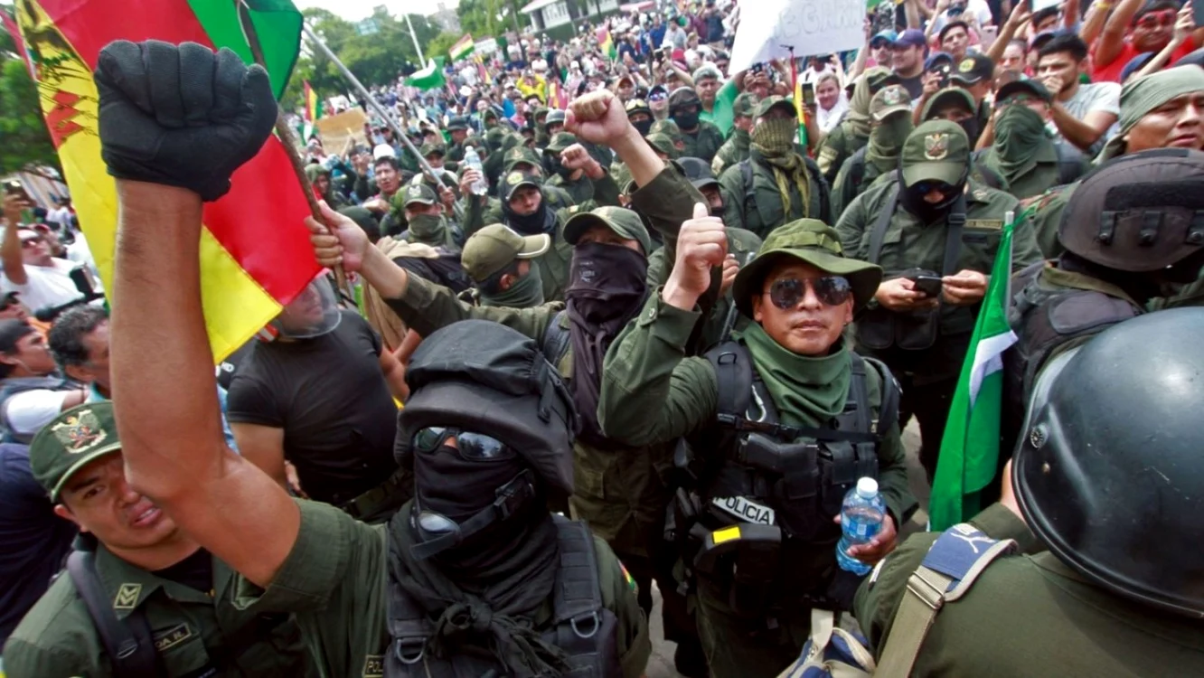 proteste in bolivia, oameni, steaguri