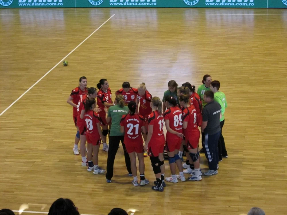 Un egal cât o victorie pentru echipa de handbal din Râmnicu Vâlcea