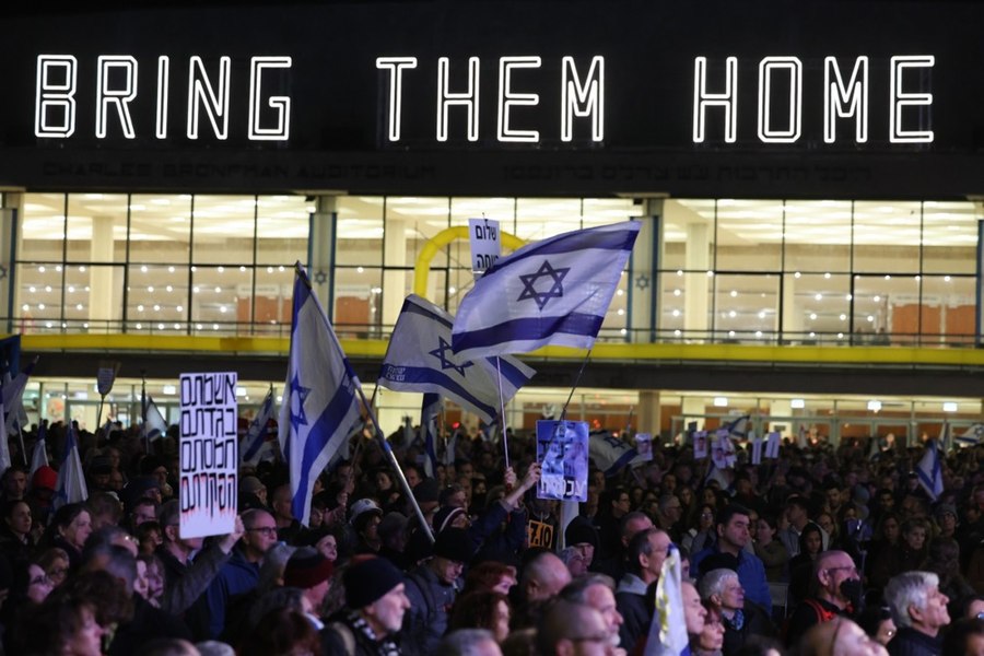 Un nou protest în mai multe oraşe din Israel. Oamenii cer eliberarea ostaticilor şi alegeri 