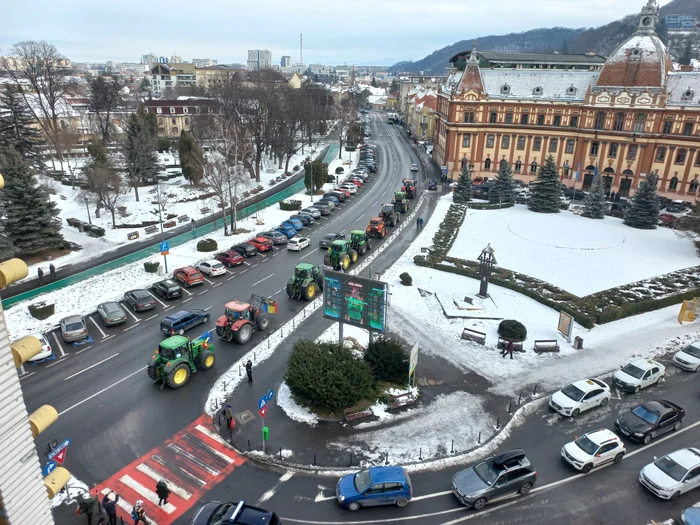 Fermierii au protestat la Brașov în miezul zilei FOTO Ioan Buciumar