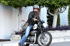 Exclusive    Gerard Butler Out For A Cruise In Beverly Hills jpeg