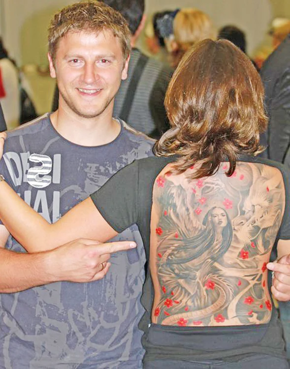Remis este un tatuator celebru care îşi va arăta măiestria la Buureşti