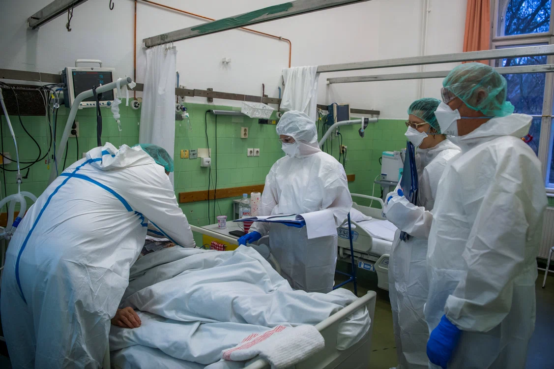 Peste 1.100 de români bolnavi de COVID-19 sunt azi la Terapie Intensivă