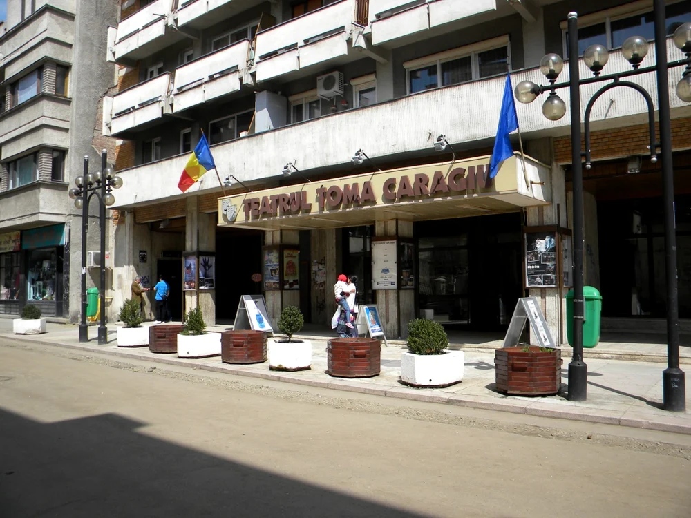 Activităţile de 1 Iunie se vor desfăşura pe pietonalul din faţa teatrului. FOTO Adevărul Ploieşti