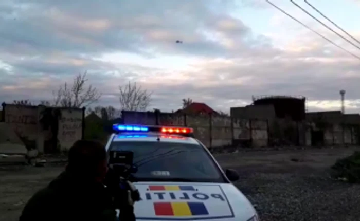 Elicopterul MAI survolează cartierul Mimiu din Ploieşti FOTO captură video MAI
