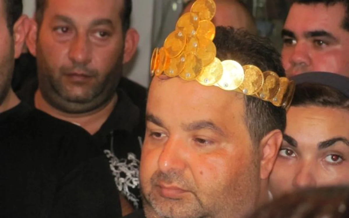 Încoronarea regilor Dorin şi Daniel Cioabă ca regi, după moartea tatălui lor. (Foto: Ramona Găină/Adevărul)
