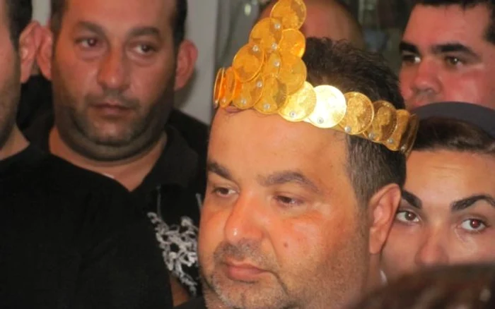 Încoronarea regilor Dorin şi Daniel Cioabă ca regi, după moartea tatălui lor. (Foto: Ramona Găină/Adevărul)