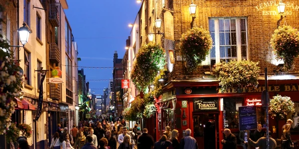 pub dublin irlanda - shutterstock