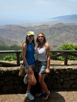 Carmen Brumă și Adina Halas în vacanță în Tenerife. FOTO: Instagram