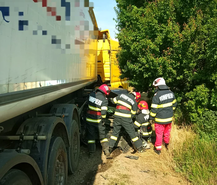 La locul accidentului au intervenit mai multe echipaje. FOTO ISU Ialomița