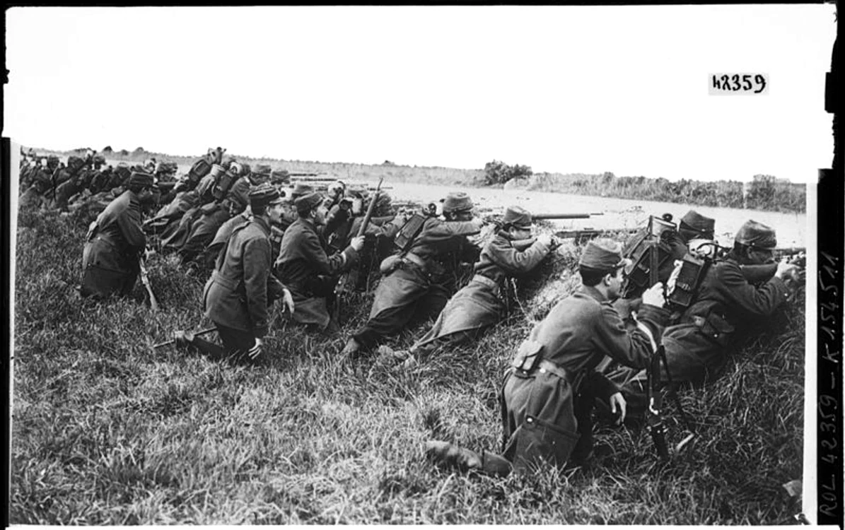 800px French soldiers ditch 1914 jpg jpeg