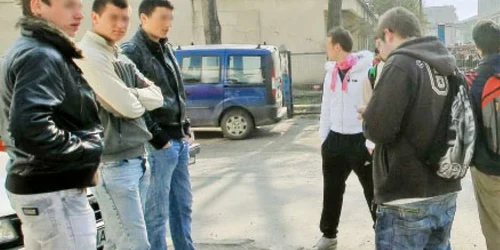 Tinerii își „rezolvă“  problemele, tot mai frecvent, în apropierea şcolii