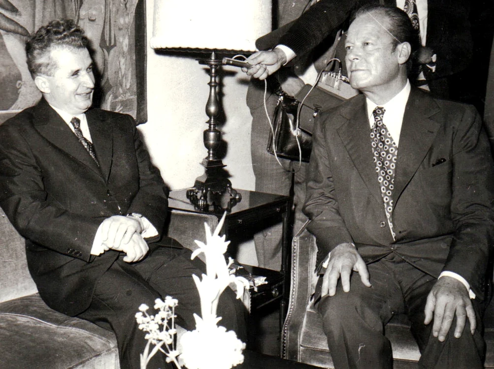 
    Nicolae Ceaușescu, în iunie 1973, la o întâlnire cu Willi Brandt, cancelar al Germaniei Federale în perioada în care afacerea vânzării etnicilor germani era în toiFoto: Fototeca online a comunismului românesc/cota 26/1973  