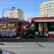 un tramvai a plecat singur din depou si a intrat in alt tramvai foto renasterea banateana png