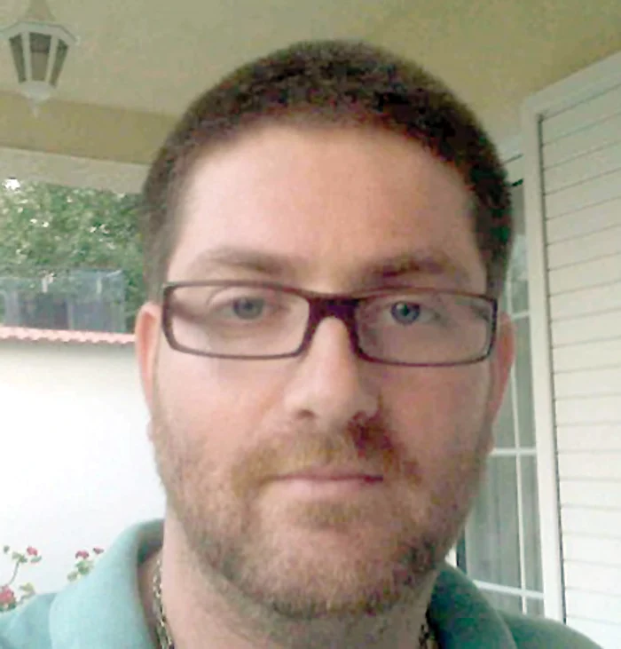 Raluca Sandu s-a fotografiat alături de fetiță, Simona (4 ani), înainte de a naște. Ziv e un tătic fericit