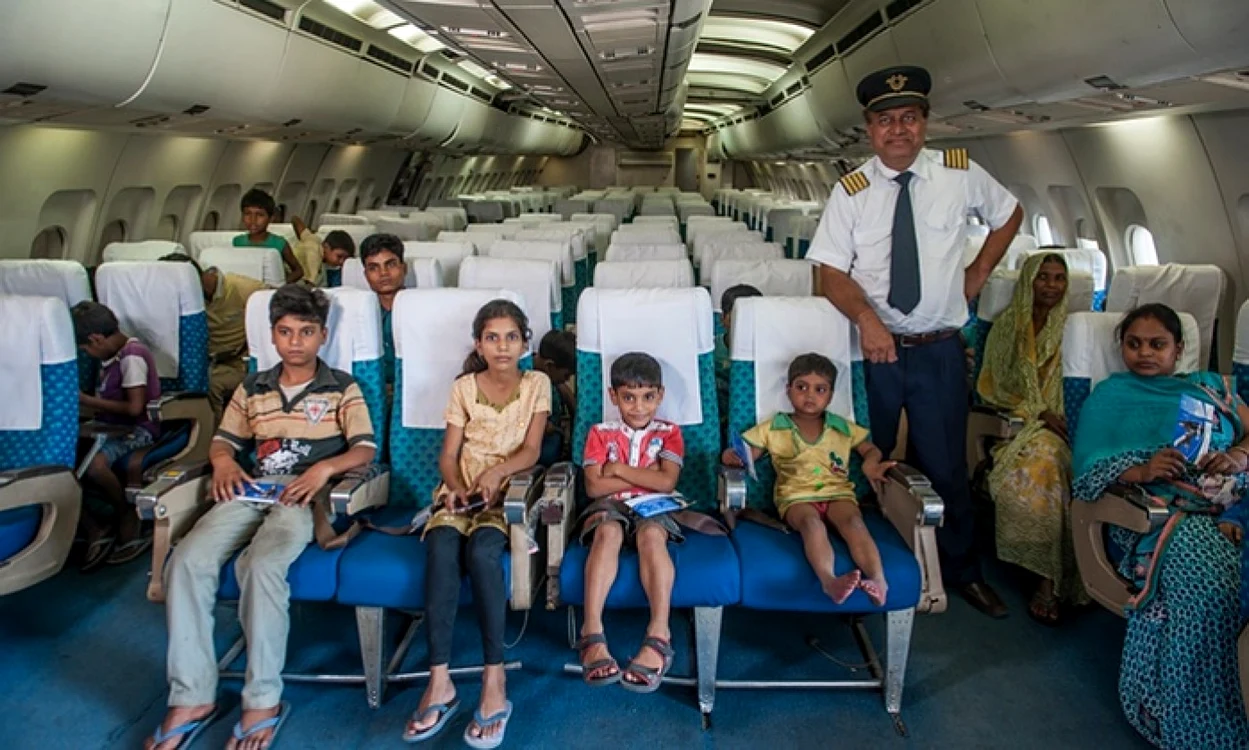 Impresionat de curiozitatea celor care nu au călătorit niciodată cu avionul, inginerul aeronautic pensionat Bahadur Chand Gupta a transformat un avion Airbus într-un „muzeu interactiv”. FOTO theguardian.com