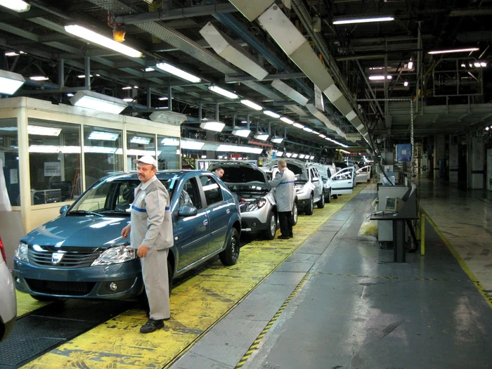 Ponderi importante în structura exporturilor sunt deţinute de maşini şi echipamente de transport, Dacia fiind cel mai mare exportator din România FOTO Adevărul