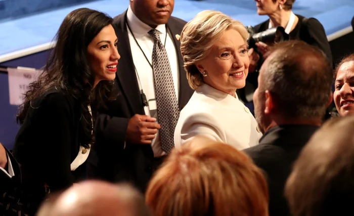 Abedin si Clinton in 2016 EPA