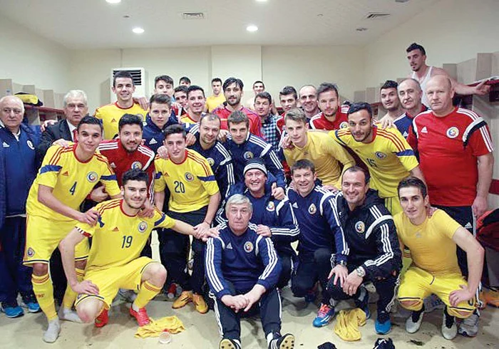 
    «Tricolorii» îi provoacă pe fani să se pozeze în scopuri caritabile  