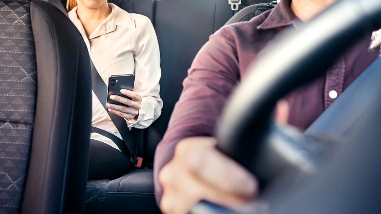Câți pasageri ai voie să transporți legal în mașina ta? 