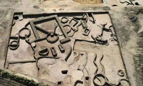 Necropolă descoperită în situl de la Kom el-Khilgan (© Facebook / Ministry of Tourism and Antiquities)
