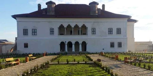 palat potlogi restaurat