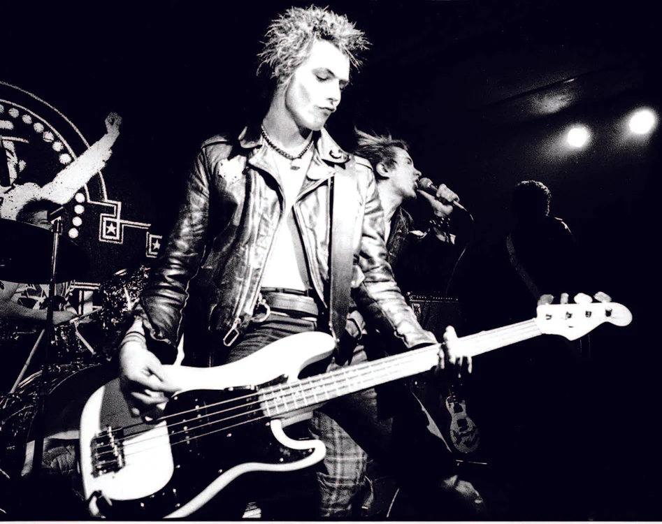 Sid Vicious, basistul trupei de punk Sex Pistols, apărea rar în public fără geaca de piele.