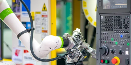 Braț robotic cobot FOTO Shutterstock jpg