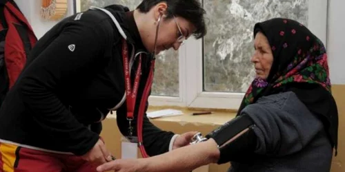 Persoanelor de la Centrul Sf. Nectarie li s-a măsurat tensiunea arterială 