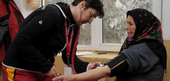 Persoanelor de la Centrul Sf. Nectarie li s-a măsurat tensiunea arterială