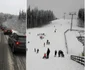 Aglomeraţie lângă pârtiile închise ale Domeniului Schiabil Transalpina Ski Resort - Vâlcea Foto colaj