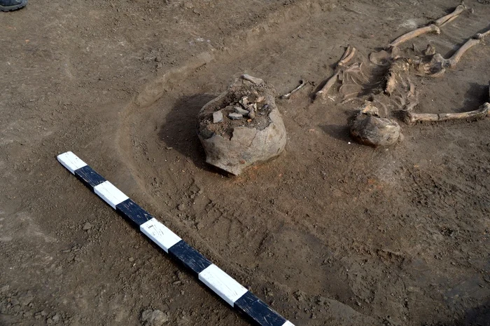 Cinci morminte din epoca bronzului și prima epocă a fierului, descoperite în Republica Moldova (foto: Facebook / Muzeul de Istorie si Etnografie Ungheni)