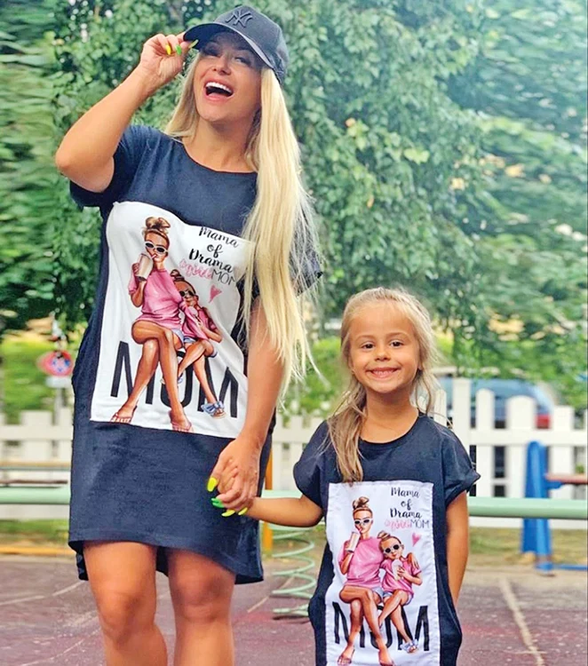 Anda Adam,  alături de  fiica ei,  Evelin 