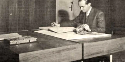 În anii ’60, ca muzeograf-gestionar în depozitul Muzeului de Artă din Bucureşti
