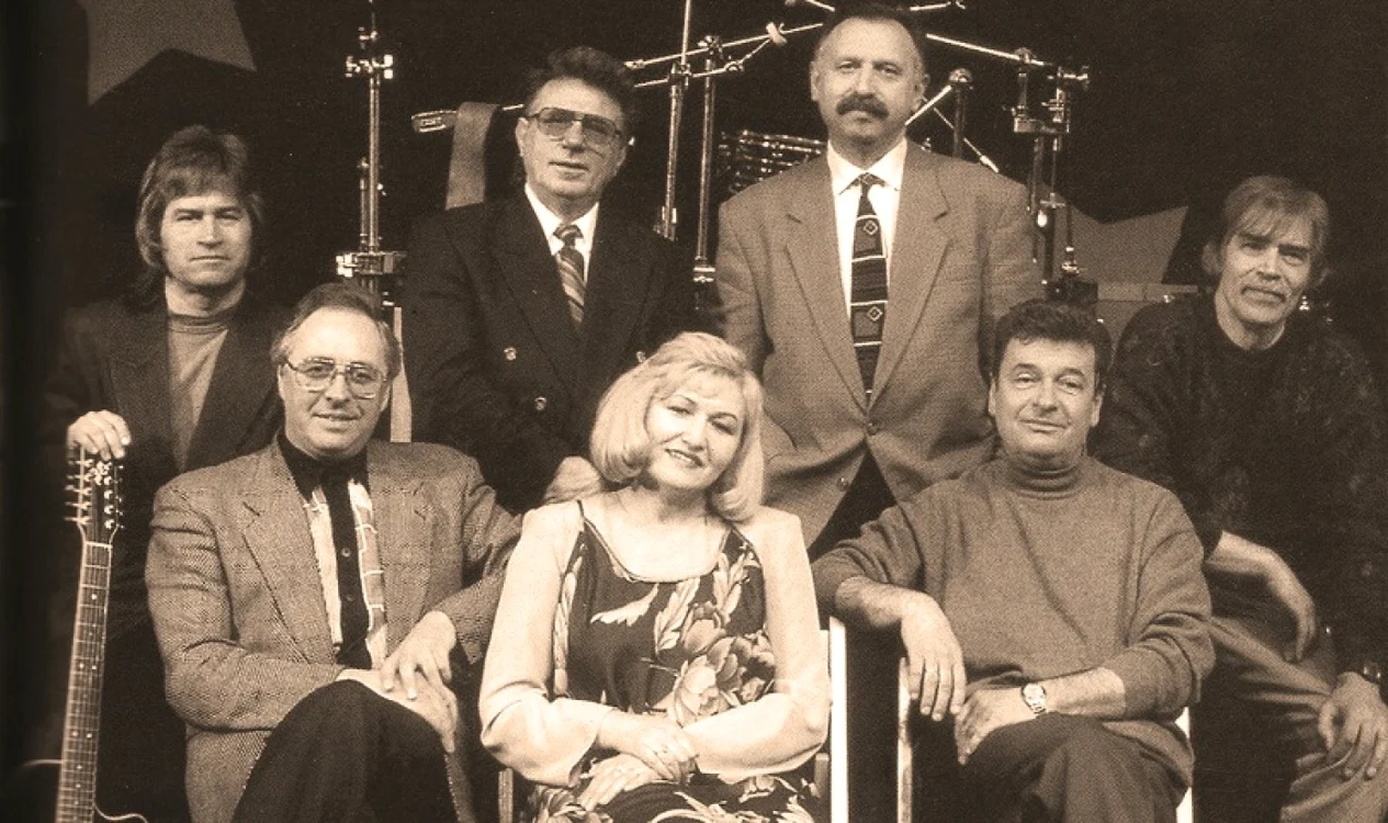 1997: În picioare, de la stânga la dreapta: Alexandru Cazacu, Mihai Dolgan, Valentin Goga; aşezaţi: Ion Suruceanu, Lidia Botezatu, Ştefan Petrache, Dumitru Cuţel